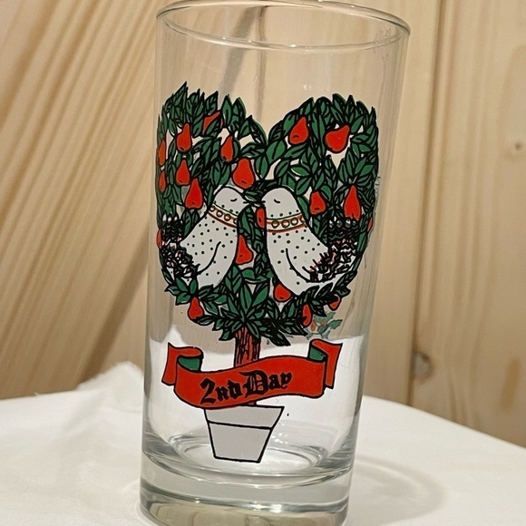 Vintage 12 Days of Christmas 2nd Day Glass 2 Doves 12 oz Anchor Hocking MCM - Picture 1 of 3